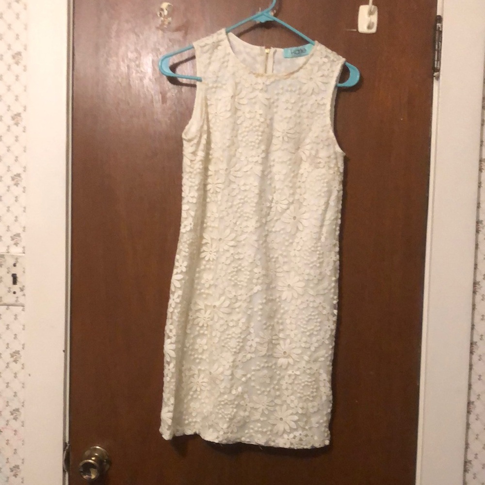 Size Small Karlie brand Off-White Sleeveless Floral Sheath Dress